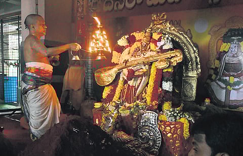 1.5 lakh visit Durga temple on Day 7