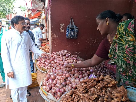 Civil Supplies Minister Nadendla Manohar conducted a surprise inspection of two Rythu Bazars in Vijayawada.