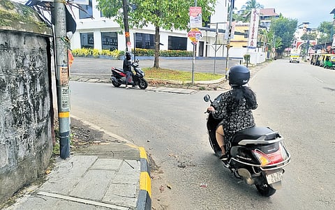 The raised footpath from Vadakkekota to NSS College 