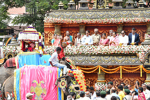 Karnataka HM Parameshwara gives Tumakuru dasara a touch of Mysuru