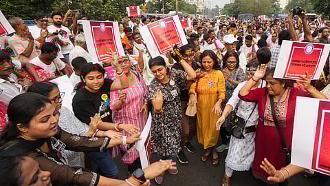 Calcutta HC lifts prohibitory orders near Durga Puja Carnival, junior doctors stage 'Droha' protest 