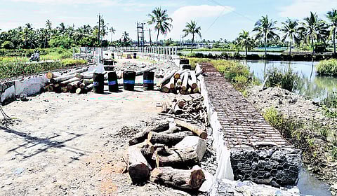 Dilapidated condition of the approach road to Pizhala bridge