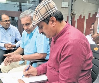 Karnataka: Yogeshwara quits as BJP MLC, says will fight as independent