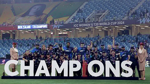 New Zealand veteran Sophie Devine being given a guard of honour after their match against England on Sunday