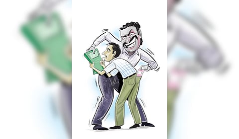 The complainant in the case had been approached by a gang member in April, soliciting investment in a firm named ‘Black Rock’ by promising 500% returns in two months. 