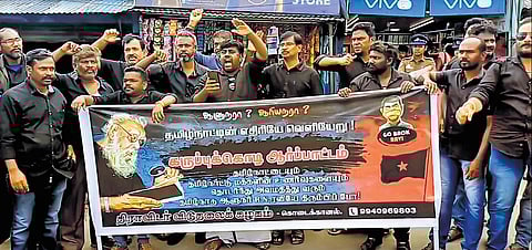 Dravidar Viduthalai Kazhagam cadre protest against the governor 