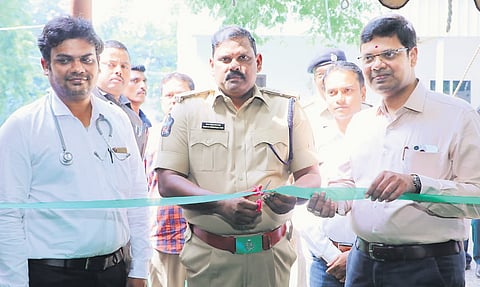 Palnadu SP K Srinivasa Rao a inaugurating free medical camp