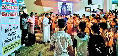 Fr Shobin Kuttikad, patron of the ‘Pizhala 350-Metre Road Protection Committee’, inaugurating the ‘countdown timer’ on Sunday