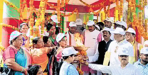 Congress leaders inaugurate the Parab festival