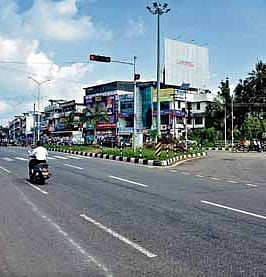 There are two interesting tales on the origin of the name Pravachambalam. 