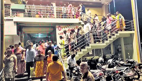 People thronging an Erode textile store early on Friday morning 