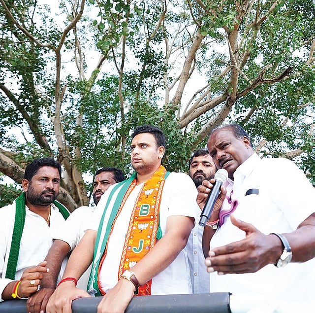 Union Minister HD Kumaraswamy and Mysuru-Kogadu MP Yaduveer Krishnadatta Chamaraja Wadiyar campaign for Nikhil in Channapatna  