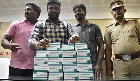 :Coimbatore City Police Commissioner V Balakrishnan, addressing the press at City Police Commissionaret on Coimbatore on 7,800 Narcotic pain relief pills smuggled from Rajasthan seized by the city police on Friday. 