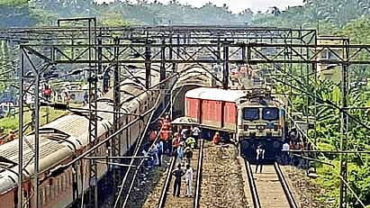 Three coaches of Secunderabad-Shalimar express derails in West Bengal