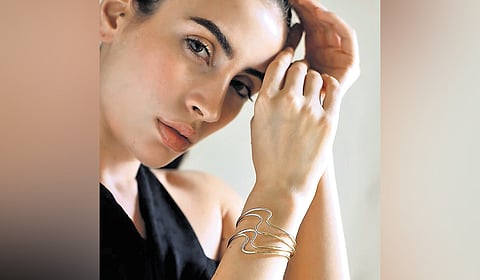 Resembling waves, these architectural pieces crafted from polished metal are currently in vogue.