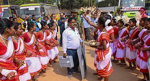 Women from the tribal community give a traditional welcome to a polling official before he leaves for his alloted polling station on the eve of the 1st phase of Jharkhand Assembly elections, in Ranchi, Tuesday, Nov 12, 2024.