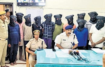 Police with the roobers