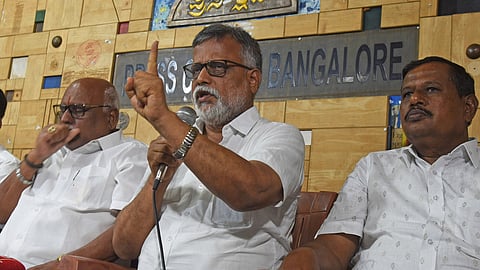 General Secretary of Federation of Wine Merchants Associations  Govindraj Hedge addressing the media.