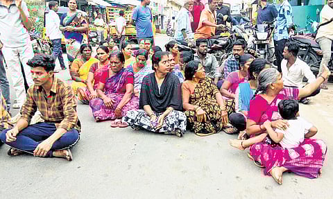 Kin of the deceased block Ambur-Pernambut road. 