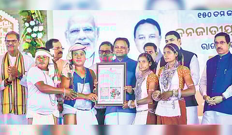 CM Mohan Majhi hands over habitat rights to PVTGs on the ocassion of Janjatiya Gaurav Diwas at Janata Maidan in Bhubaneswar, on Friday.