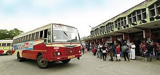 A controversial incident unfolded at Koyilandi bus stand on Thursday when a group of youths forced a woman ASI to publicly apologise.