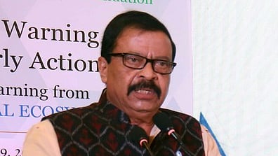 The state government is focusing on developing mandis with advanced infrastructure, said Revenue and Disaster Management Minister Suresh Pujari here on Saturday.