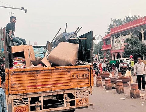 MCD has carried out a major anti-encroachment drive in parts of the capital, clearing a 53-kilometre-long stretch and seizing a total of 453 items.