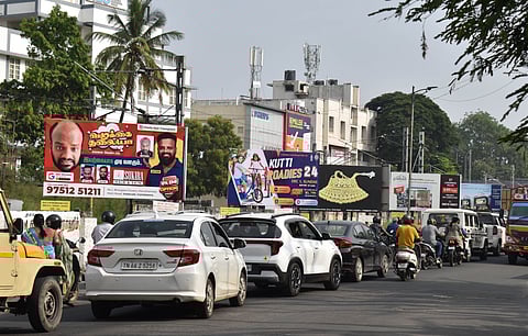 The CCMC decided to install a cloth for over 200 metres and hide the flex banners put up by the railways on the Brooke bond road in Coimbatore. 