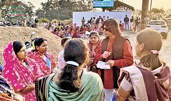 Women protesting near Dulunga coal mine of NTPC in Hemgir block 