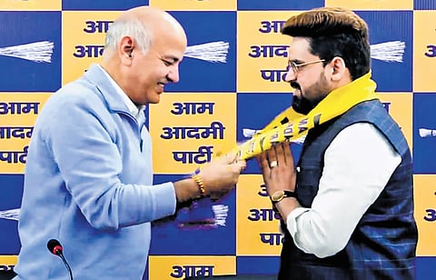 AAP leader Manish Sisodia welcomes Pravesh Ratan to AAP on Monday.