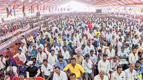 People at the Congress’ Janakalyana Swabhimana Samavesha in Hassan on Thursday.