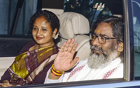 Jharkhand Chief Minister Hemant Soren with his wife and JMM leader Kalpana Soren.