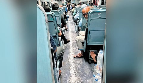 Water leaking inside a coach of Jan Shatabdi Express 