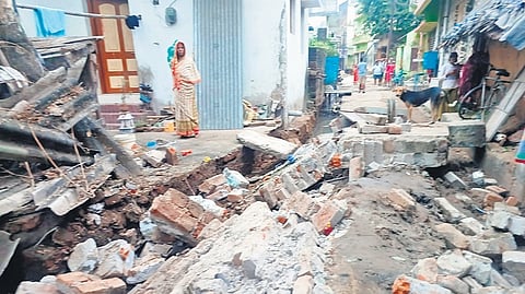 The mishap site covered with debris of the collapsed boundary wall 