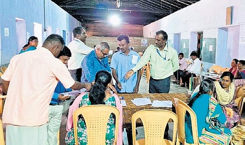 Some workers who left for their native places collect applications.