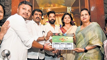 Director Mahesh Kumar along with Mune Gowda, Sathish Ninasam, Rachita Ram and Ashwini Puneeth Rajkumar