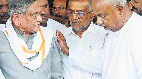 Former chief minister SM Krishna and former prime minister HD Deve Gowda.
