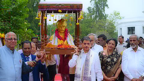 Governor RN Ravi carrying Jathi Pallakku in memory of Bharathi on his shoulder during a procession in Chennai on Wednesday.