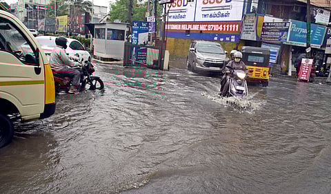 Waterlogging due to heavy rain at Mount Poonamallee High Road, near Ramapuram. 