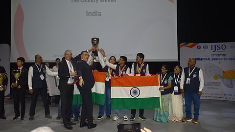 Bhavyaa Gunwal and Shwetank Agrawal along with other participants at the International Junior Science Olympiad 2024 in Romania.