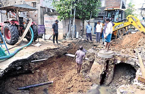 Just days after being laid, the road at Anna Salai in Chinna Porur caved in on Sunday, disrupting the daily lives of residents and commuters