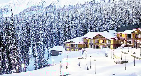 Snow in higher reaches of J&K beckons tourists