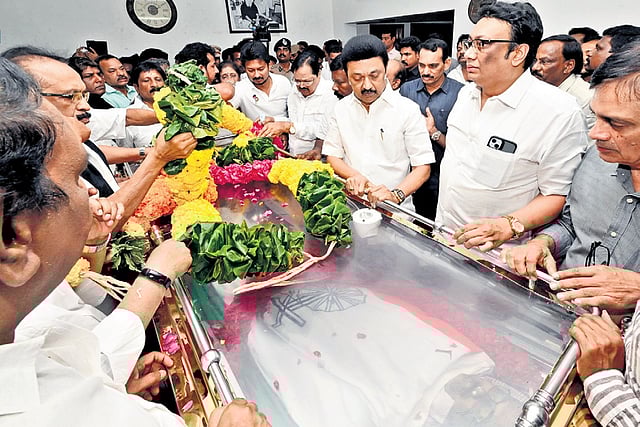 Chief Minister
MK Stalin paying his last respects to EVKS Elangovan 
