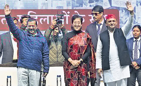 CM Atishi (centre), AAP chief Arvind Kejriwal(L) and SP president Akhilesh Yadav (R)