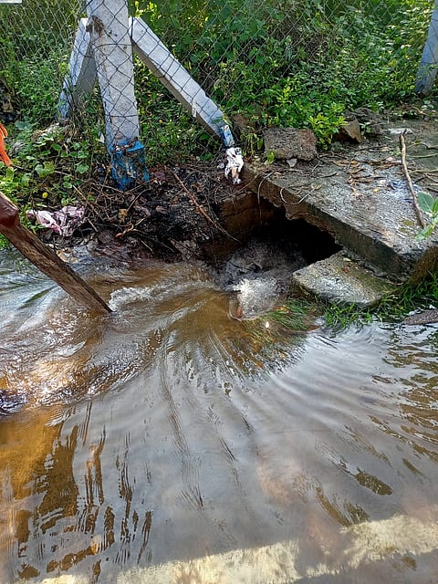 Since Sunday morning, several areas in Ward 71 and nearby areas faced severe waterlogging issues. Activists cited lack of maintenance and encroachments in the waterbody as reasons.