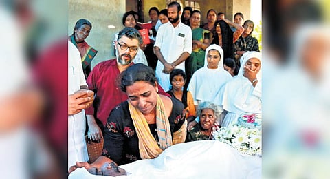 Leelamma, Eldhose’s sister, breaks down upon seeing his body when it was brought to his house at Knacherry in Kuttampuzha panchayat on Tuesday