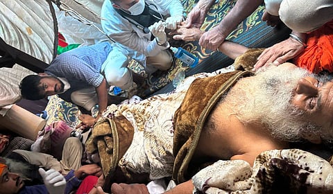 Farmer leader Jagjit Singh Dallewal undergoing treatment at Khanauri border.