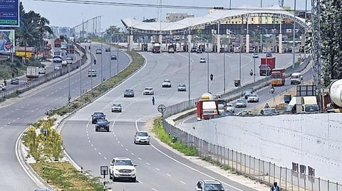 Traffic disrupts as driver abandons truck after he was denied entry to Bengaluru's NICE Road