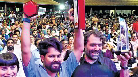 Pedro Freire, director of Brazilian film Malu, won Suvarna Chakoram (Golden Crow Pheasant Award) for best film and Fasil Muhammed, director of Feminichi Fathima, won several awards at the closing ceremony of the 29th IFFK 
on Friday 