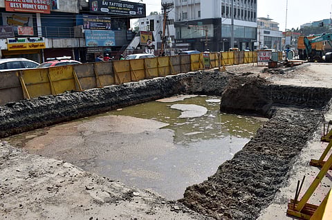 The National Highways wing of the State Highways Department has raised concerns over the delay by the Tamil Nadu Water Supply and Drainage (TWAD) Board officials in removing the sewage water from the pit dug for the pillar construction works.